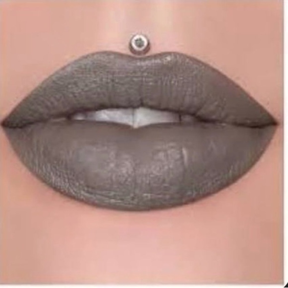 Jeffree Star GRAVE DIGGER VELVET TRAP Matte Gray Lipstick